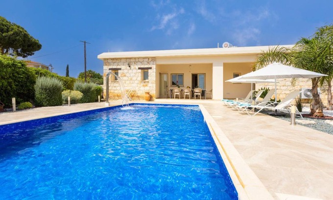 Droushia Villa | 210 m² Villa ∙ 4 bedrooms ∙ 9 guests