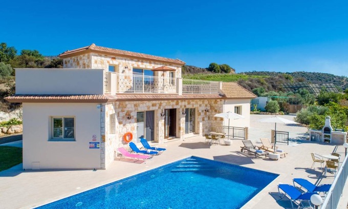 Pano Arodhes Villa | 210 m² Villa ∙ 4 bedrooms ∙ 9 guests