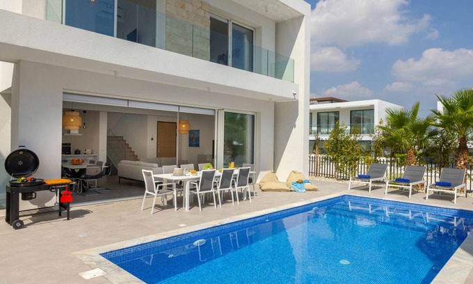 Protaras Villa | 210 m² Villa ∙ 6 bedrooms ∙ 12 guests