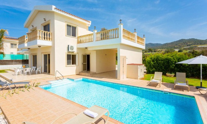 Ayia Marina Chrysochous Villa | 225 m² Villa ∙ 4 bedrooms ∙ 9 guests