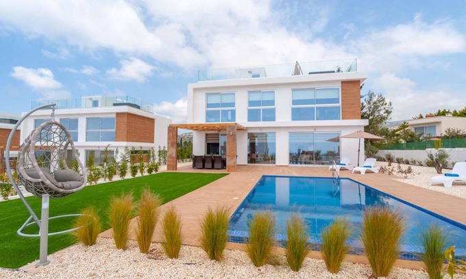 Peyia Town House | 240 m² House ∙ 4 bedrooms ∙ 8 guests