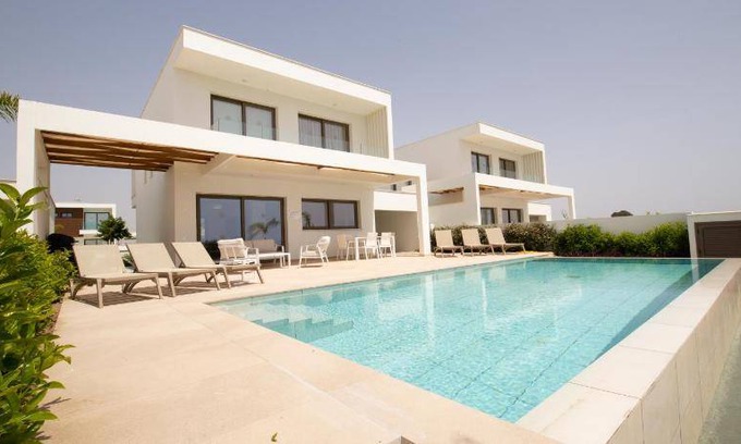 Softades Villa | 250 m² Villa ∙ 3 bedrooms ∙ 6 guests