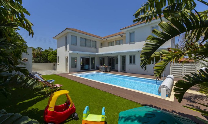 Kiti Villa | 300 m² Villa ∙ 4 bedrooms ∙ 8 guests