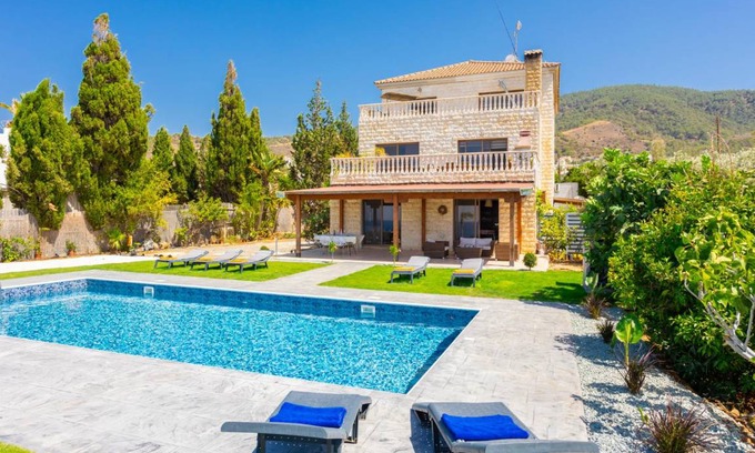 Pomos Villa | 345 m² Villa ∙ 7 bedrooms ∙ 16 guests