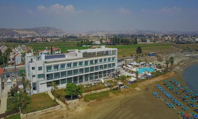 Oroklini Hotel | 37 m² Hotel ∙ 127 guests