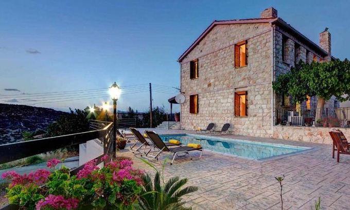 Peristerona Villa | 398 m² Villa ∙ 5 bedrooms ∙ 11 guests