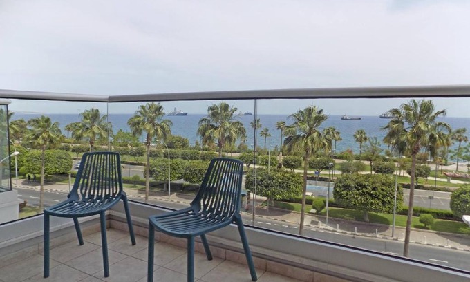 Historical Center Apartment | 3b Seafront Retro apt - Olympic beach