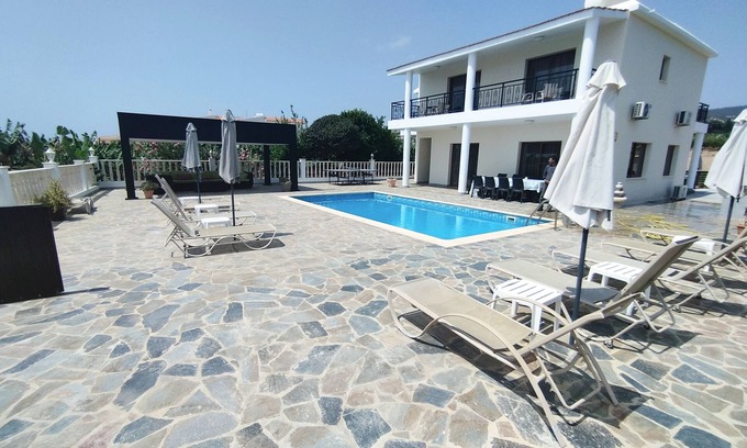 Sea Caves Villa | 5 Bed, 5 Bath Villa with Private Pool in Affluent Residence of Sea Caves
