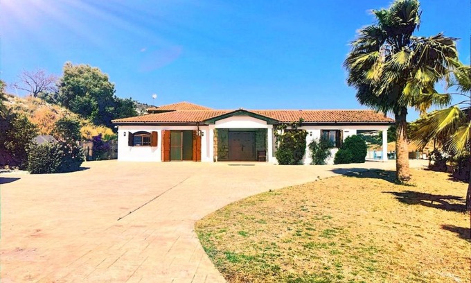 Armou House | 600 m² House ∙ 5 bedrooms ∙ 16 guests