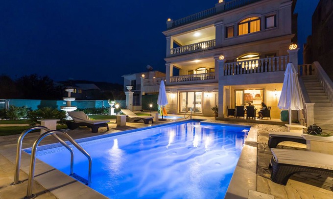 Ayia Marina Chrysochous Villa | 750 m² Villa ∙ 8 bedrooms ∙ 18 guests