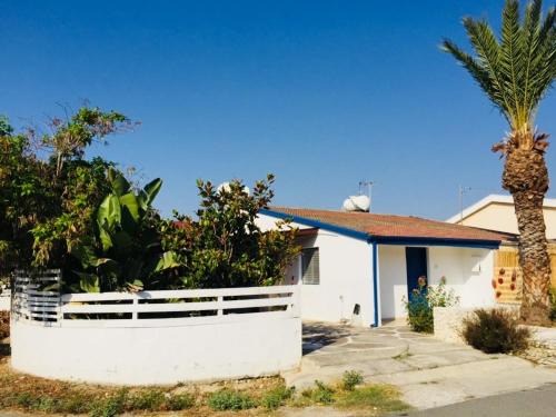 Dromolaxia Apartment | Artist Cottage in Dromolaxia