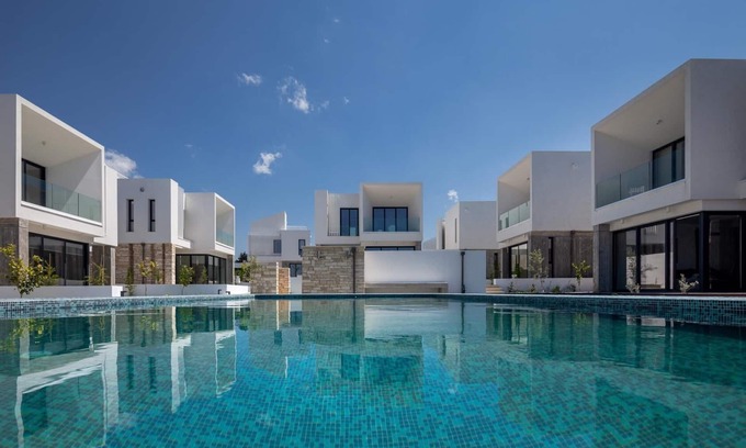 Emba Villa | Avalon 1 Villa 11 Kosta communal pool