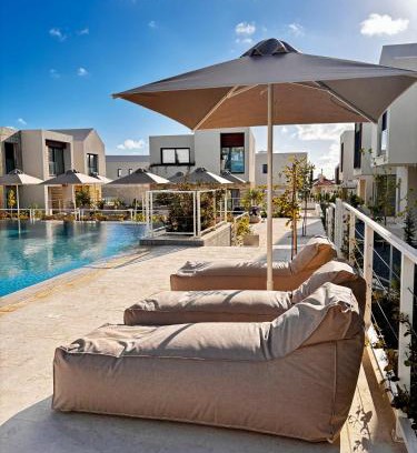 Emba Villa | Avalon Gardens Pink&Blue Villa with swimming pools sauna restaurant gym
