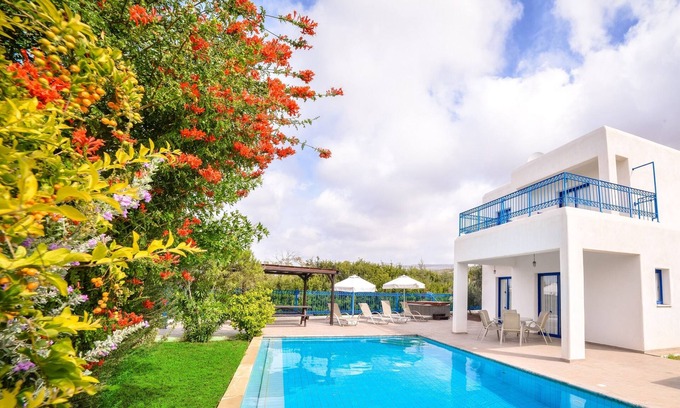 Agios Georgios Pegeias Apartment | Azzurro Luxury Holiday Villas