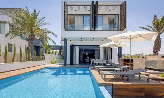 Paralimni Villa | Beachfront Romantic Villa