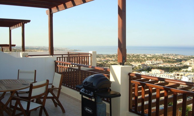 Peyia Town Apartment | Beautiful 2 Bedroom Penthouse Apartment In Peyia. Communal pool - Free WiFi