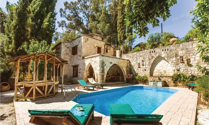 Miliou House | Beautiful home in Miliou Paphos with 3 Bedrooms, Jacuzzi and Outdoor swimming pool