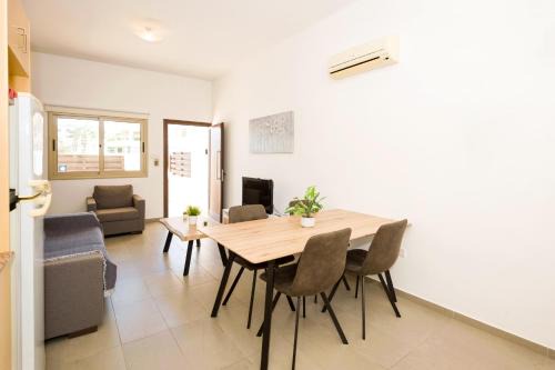 Pernera Apartment | Bowker Apartment