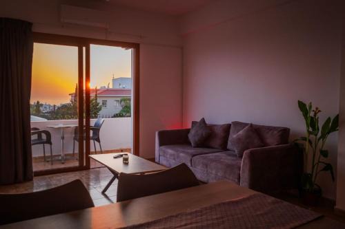 Kissonerga Apartment | Bright sea view suite with sunset & pool Paphos