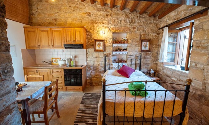 Lofou House | Constantias stone houses