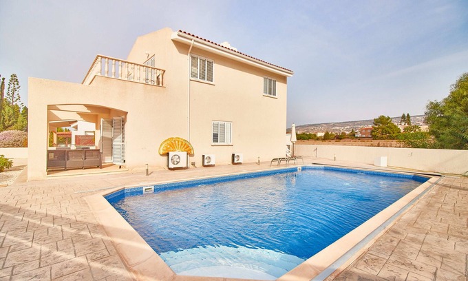 Pegeia Villa | Coral Bay 4 Bed Villa - 5 Minutes Walk to Blue Flag Sandy Beaches - Heated Pool