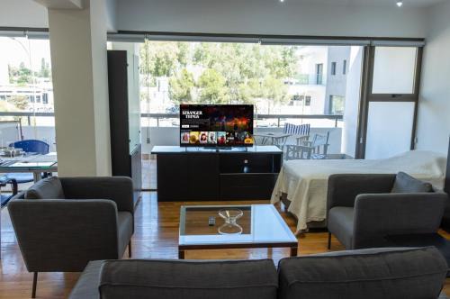 Strovolos Apartment | Cosy & Bright European Uni Apt