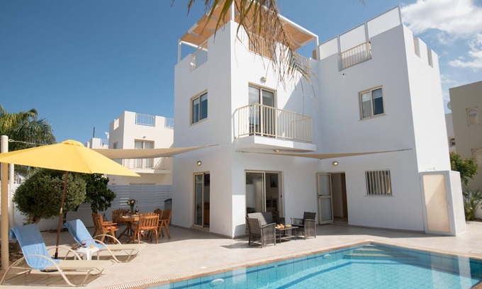Pernera Villa | Cosy Pernera Villa, Private Pool, 8 mins Beach