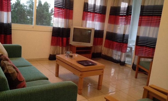 Chlorakas Apartment | Cozy 1BR close to all Amenities, Free Wi-Fi, Near Bus Stop