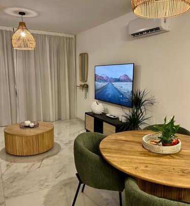 Oroklini Apartment | FatCow Beach Apartment Ultra