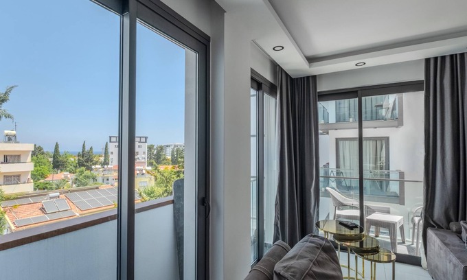 Kyrenia Apartment | Flat w Balcony 4 min to Kyrenia Castle Near Beach