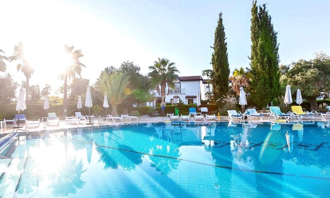 Zeytinlik Apartment | Flat with Shared Pool and Nature View in Kyrenia