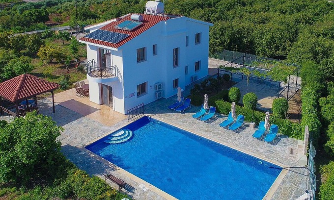 Latchi House | Holiday house Latsi for 1 - 8 persons with 3 bedrooms - Holiday home