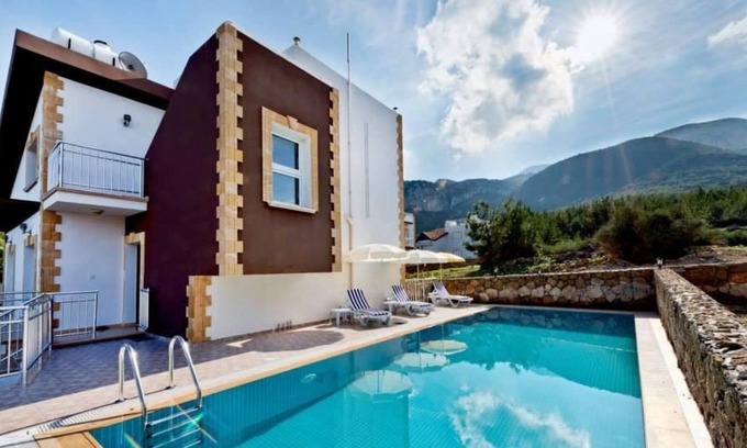 Kyrenia Villa | House with Shared Pool and Terrace 9 min to Beach