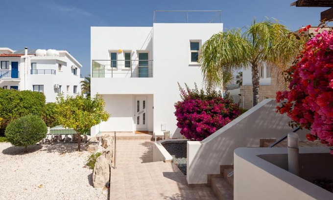 Kissonerga Villa | Infinity Luxury 4 bedroom Villa