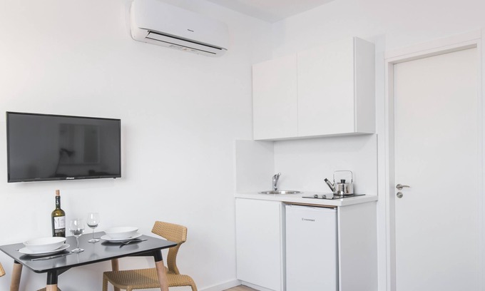 Historical Center Apartment | Kitonas 401-Apartment-Apartment-Ensuite with Shower
