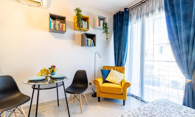 Paphos Apartment | Light House - Seafront cosy studio with library