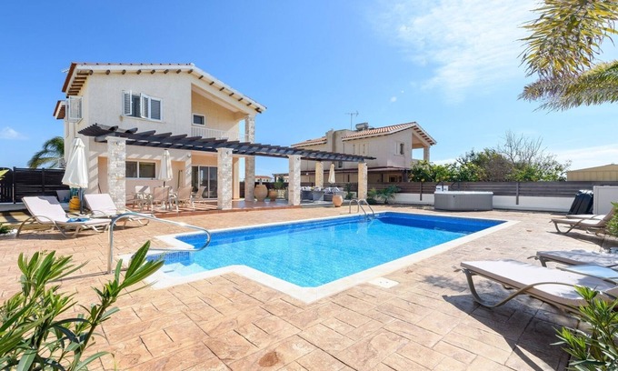 Ayia Thekla Villa | LUXURY VILLA private pool (heated late autumn and early spring), jacuzzinn