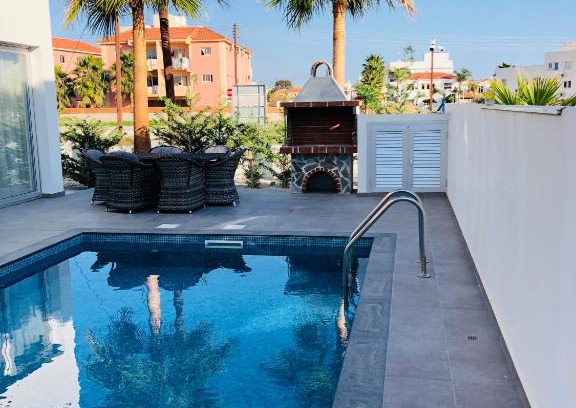 Oroklini Villa | Mobina Villas