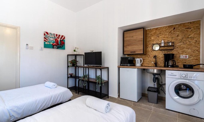 Larnaca Apartment | Mufasa Studio in Larnaca w/Terrace