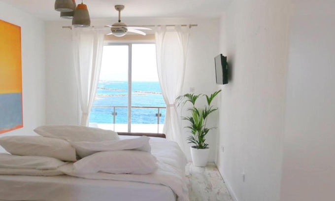 Paphos Apartment | NomaSuites - Sea Studio