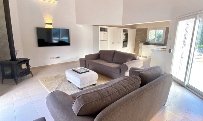 Kyrenia District House | Peaceful bungalow beautifully presented with pool 5 mins to beach Lapta KYRENIA