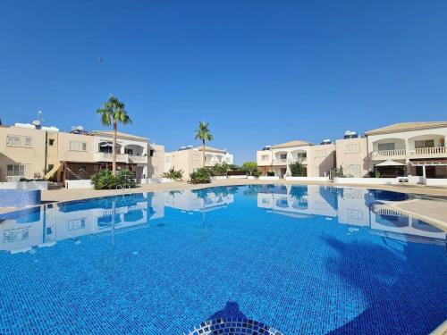 Aglantzia Apartment | Poolside Family Comfort Suite