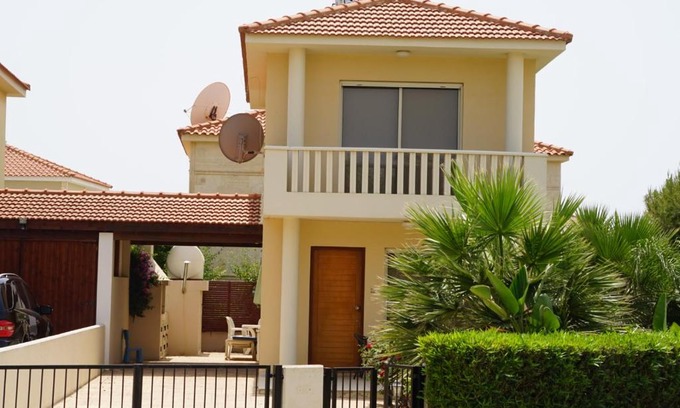 Pervolia Villa | Private Villa in Sunset Gardens