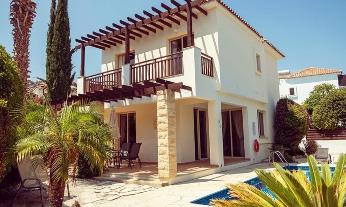 Peyia Town Villa | Private Villa with own pool 5 minutes drive to Coral Bay with 2 Sandy beaches