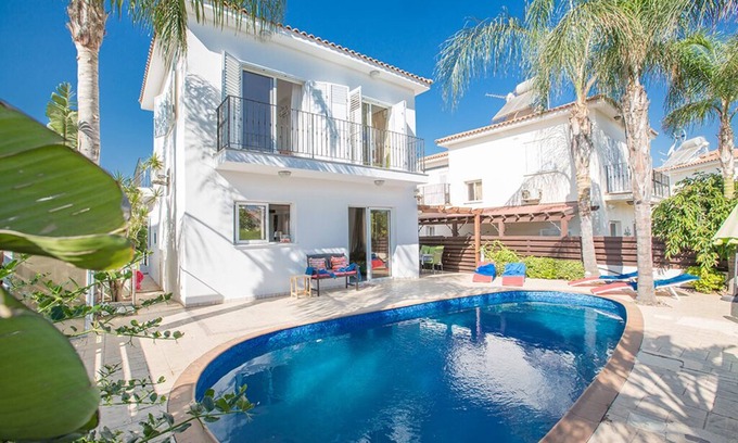 Pernera Apartment | Protaras Dione Villa DI12 - a villa that sleeps 6 guests in 3 bedrooms