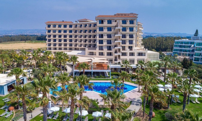 Geroskipou Apartment | R 1140 Theo’s Standard Sea View With full Board, Private Balcony & Safe Deposit Box