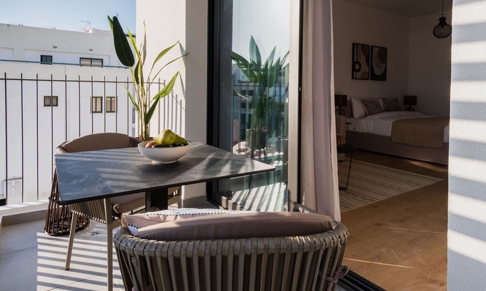 Historical Center Apartment | Sanders Armonta - Adorable Studio w/ Balcony