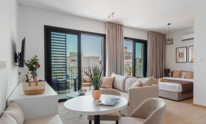 Historical Center Apartment | Sanders Armonta - Darling Studio w/ Balcony