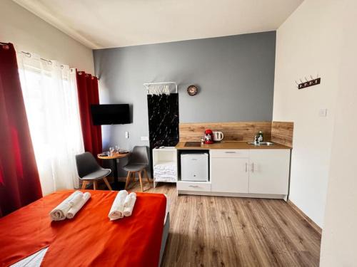 Historical Center Apartment | Smart Comfort StudioN4 Private Kitchenette Bathroom to Beach 260m Marina Port old City 900m