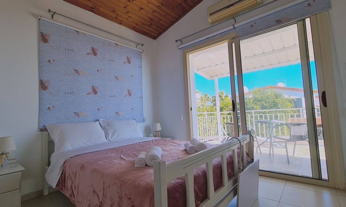 Meneou Apartment | STAY Crystal Waves Maisonette